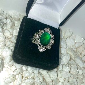 Vintage green oval stone ring
